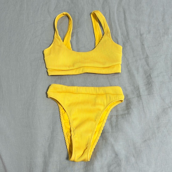 Hollister yellow ribbed bikini set - Picture 1 of 3